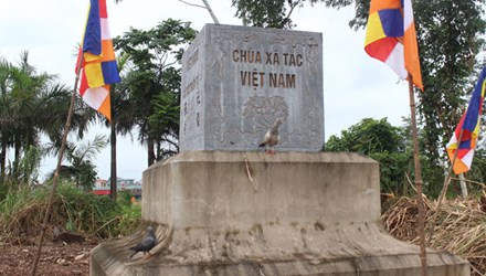 The ground-breaking ceremony held for construction of Xa Tac pagoda